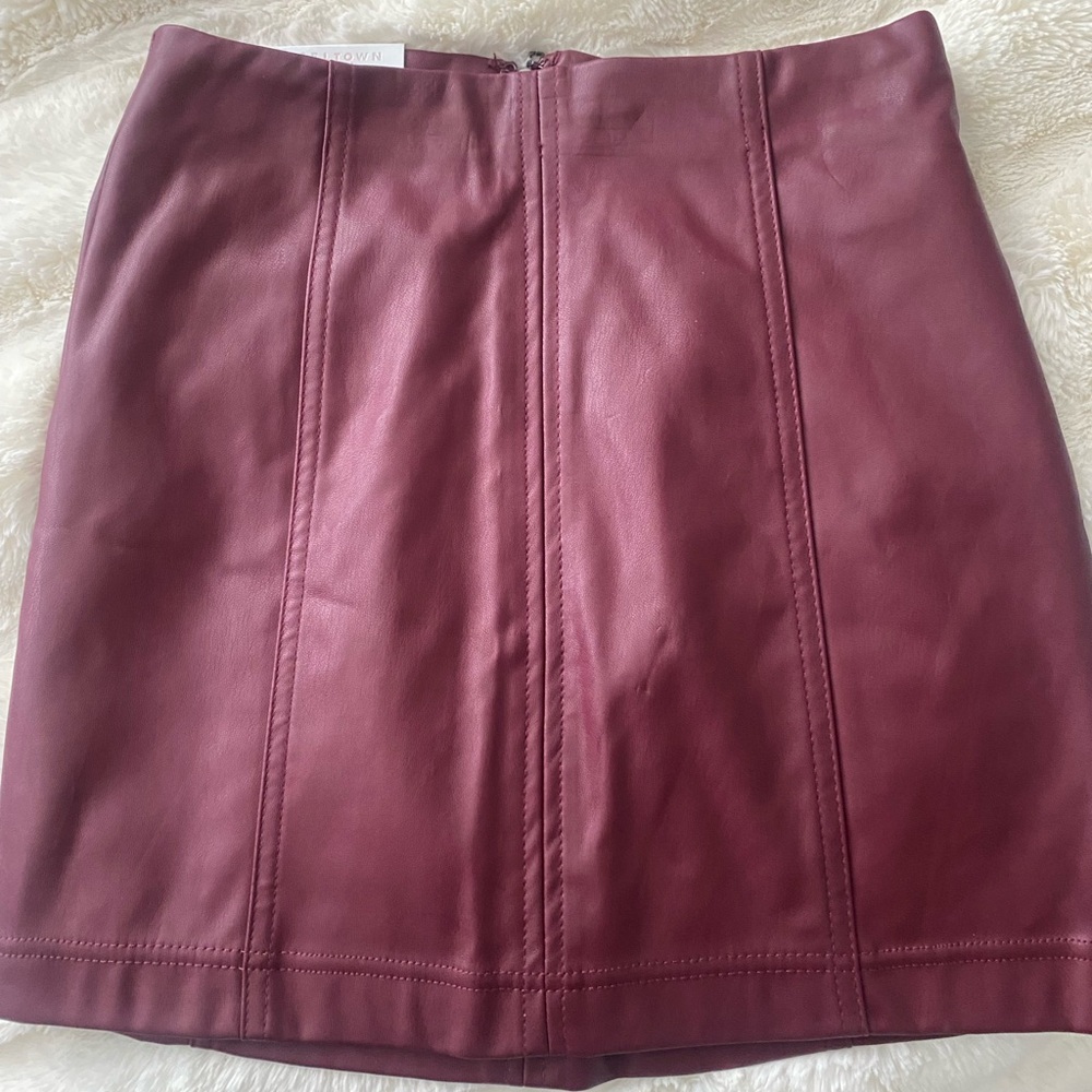 Brand new Tinseltown Elegant Burgundy Skirt never been worn